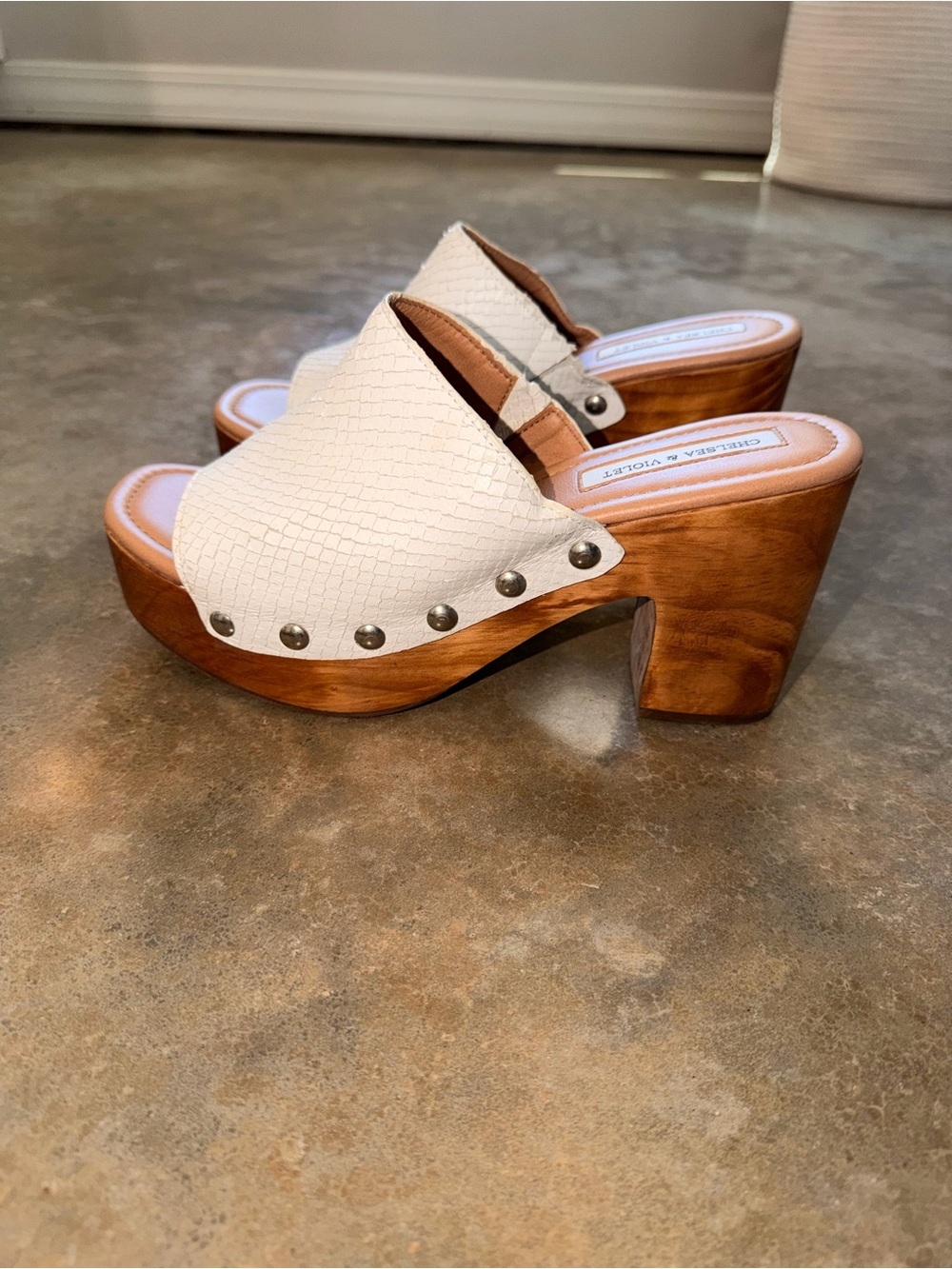 Chelsea & Violet White Snakeskin Wood Clog Mule Heels Studded Platform Size 9 - Picture 4 of 11